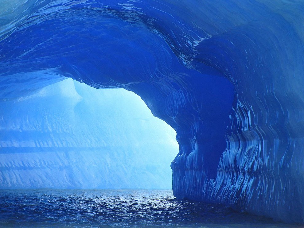 Невероятные голубые айсберги в Аргентине