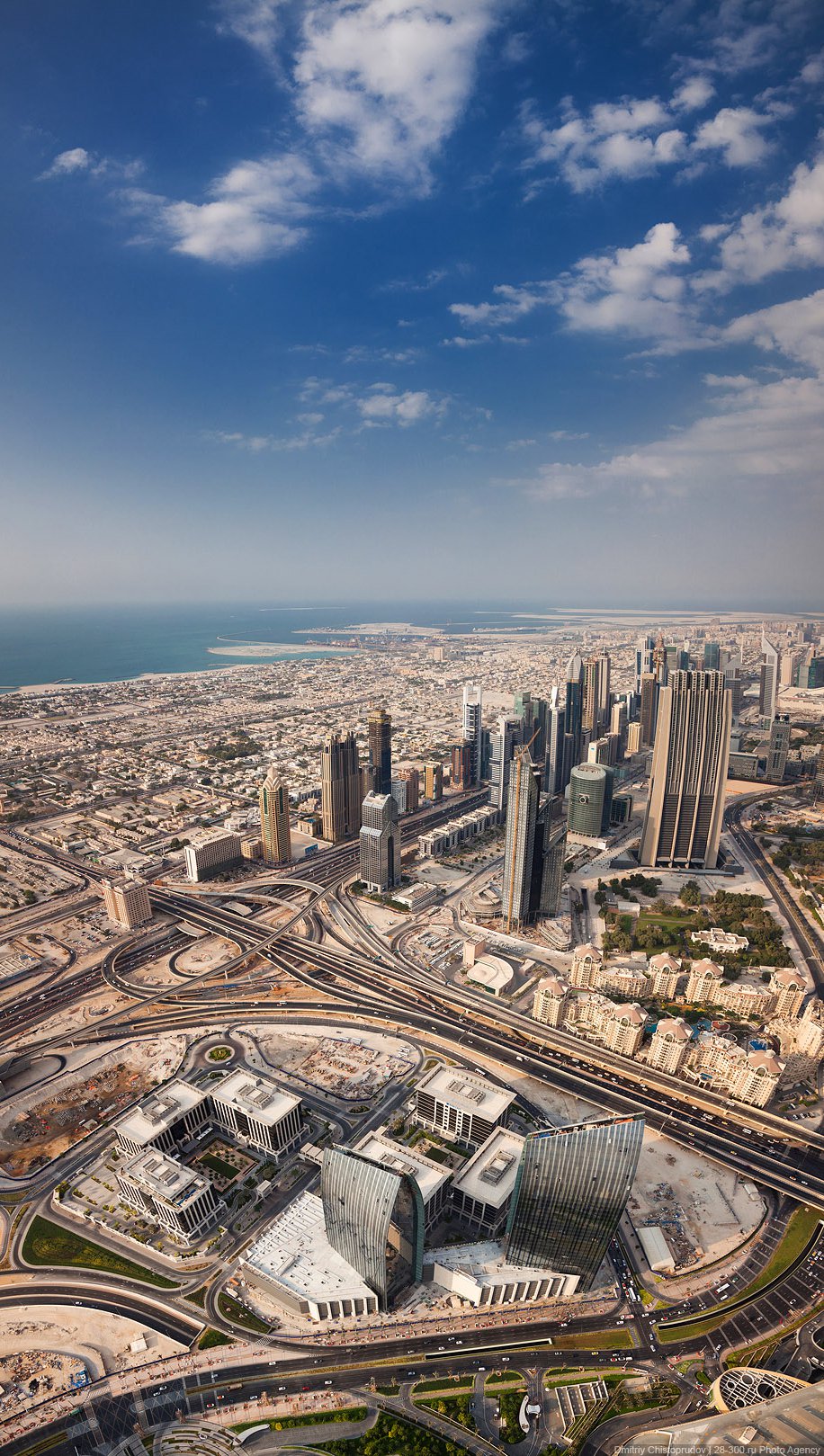 Дубай с высоты самого высокого здания в мире