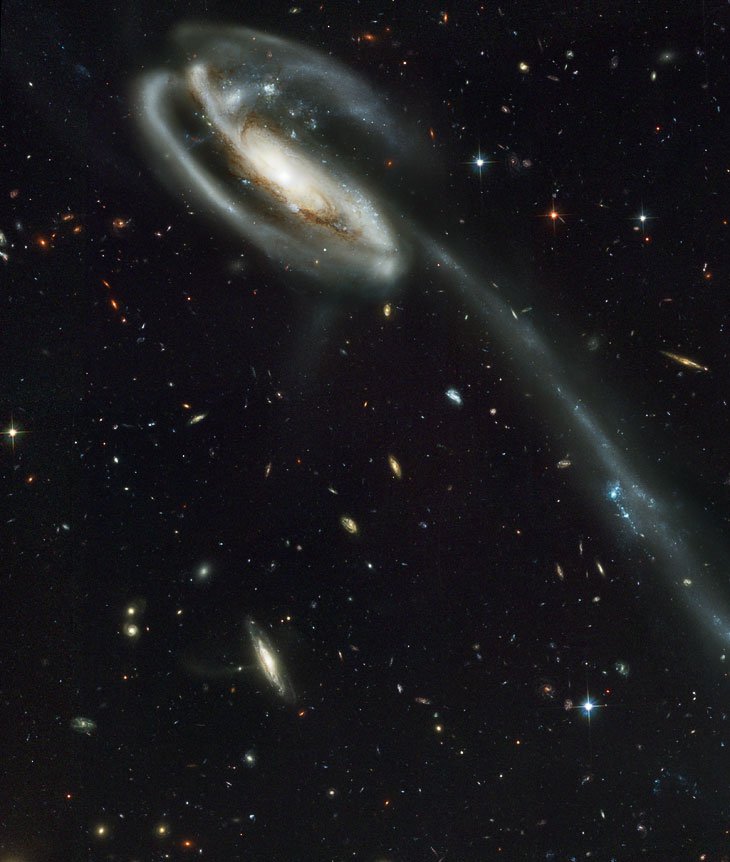 Далекая галактика UGC 10214
