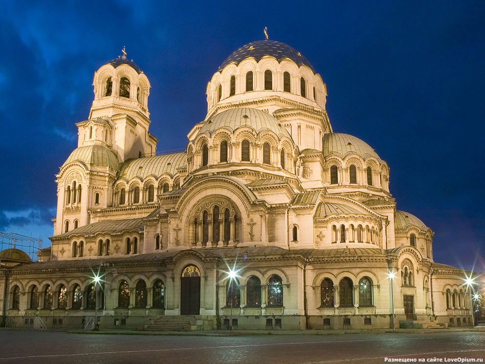 Величественный Кафедральный собор — храм-памятник Св. Александра Невского