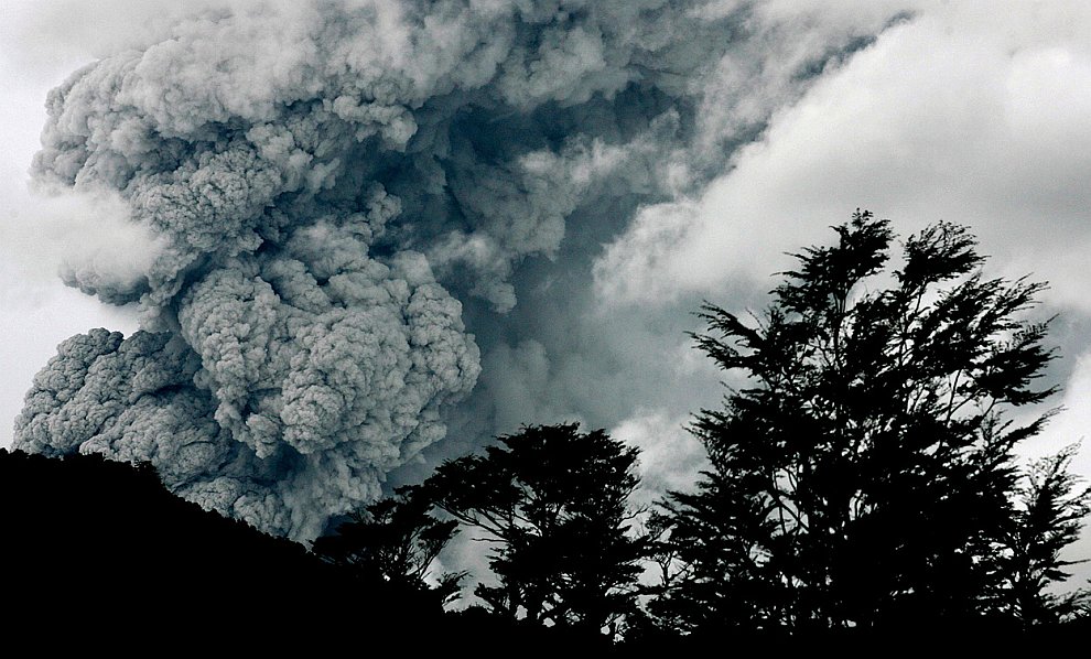 Извержение вулкана Пуйеуэ: пепел и пемза