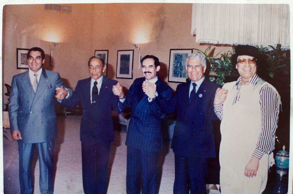 Второй президент Туниса Зин эль-Абидин Бен Али, король Марокко Хасан II, президент Мавритании Маауйя Ульд Сид Ахмед Тайя, президент Алжира Шадли Бенджедид и полковник Муаммар Каддафи