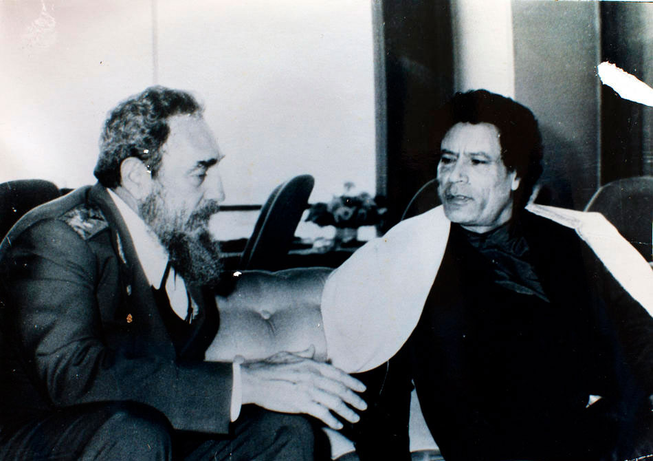 Полковник Муаммар Каддафи и кубинский лидер Фидель Кастро