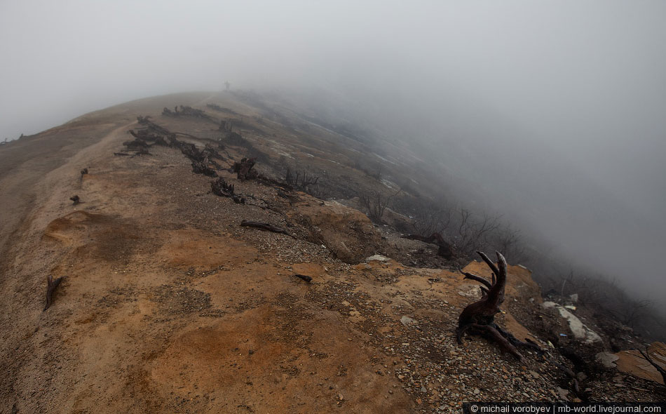 Путешествие в ад: кратер вулкана Кава Иджен на острове Ява