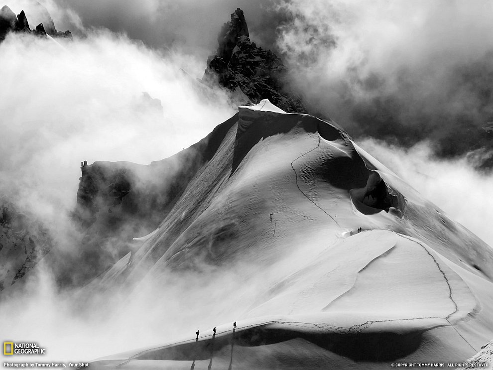 Черно-бело: альпинисты во французских Альпах
