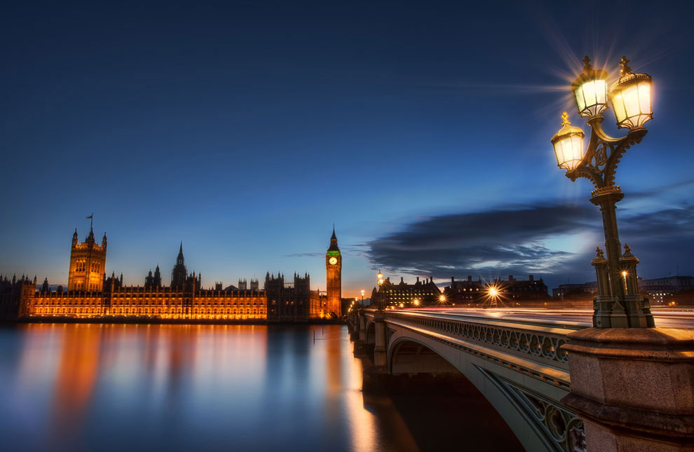 Вестминстерский мост через Темзу и здания парламента в Лондоне