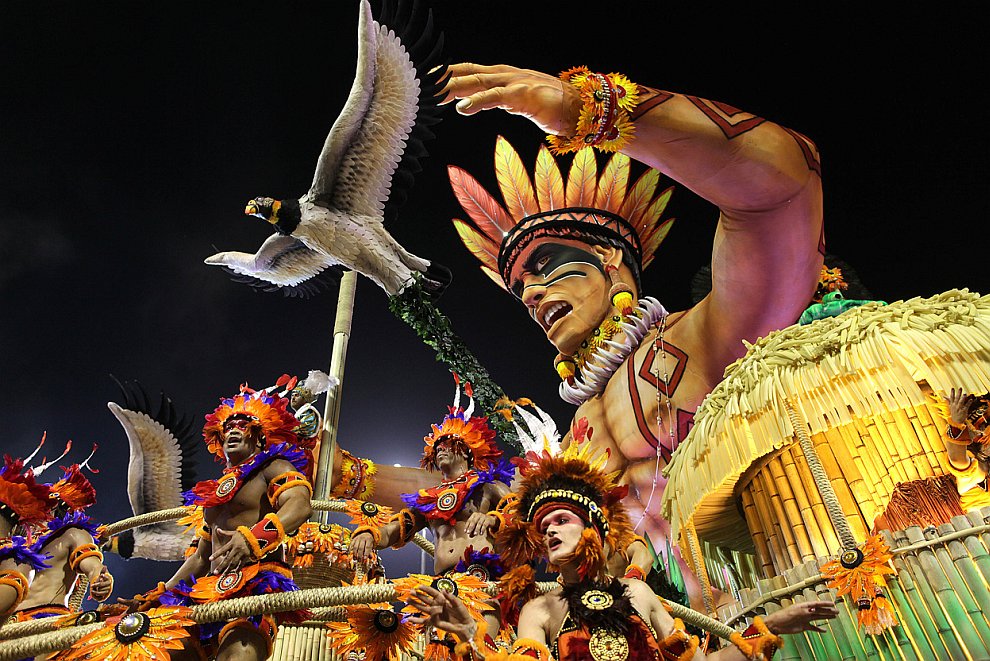 Кульминацией стал самый крупный и известный из карнавалов — карнавал в бразильском городе Рио-де-Жанейро
