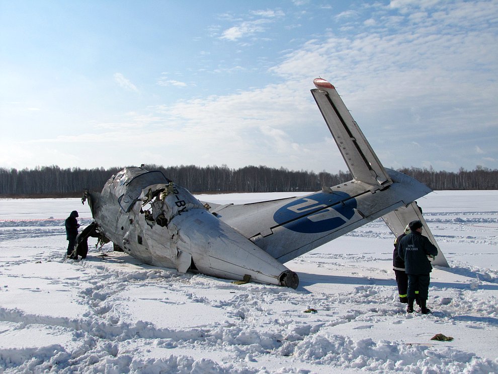 2 апреля 2012 в 5:50 мск самолет ATR-72 авиакомпании UTair, выполнявший рейс Тюмень — Сургут, упал при взлете из аэропорта Тюмени