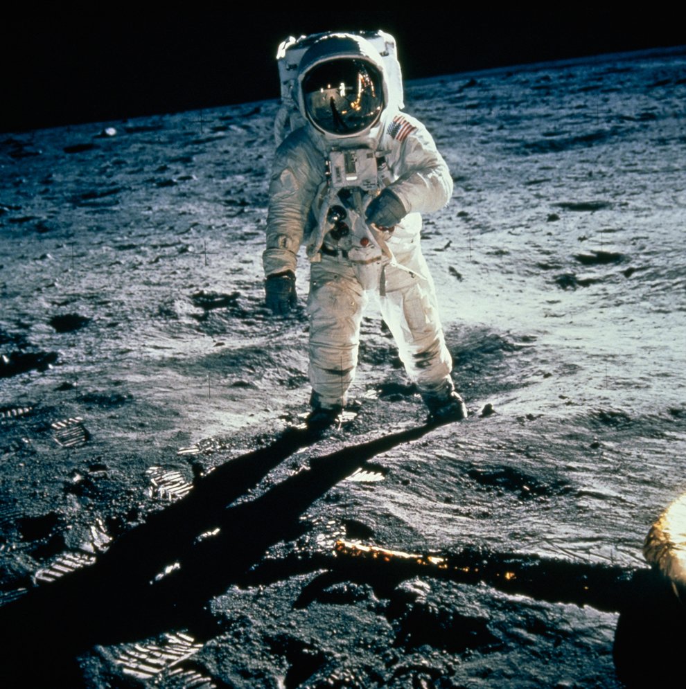 Знаменитая фотография: астронавт Базз Олдрин на Луне