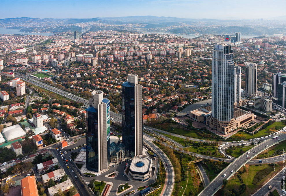 Башни Сабаник и главное здание Стамбул-банка