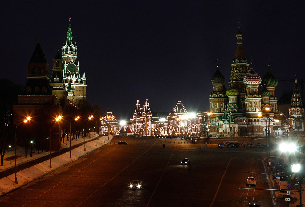 Владимир Путин отключил на час освещение Кремля