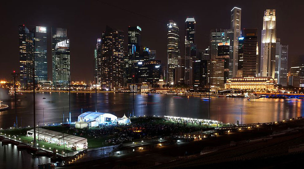 Час земли 2013 в центре Сингапура