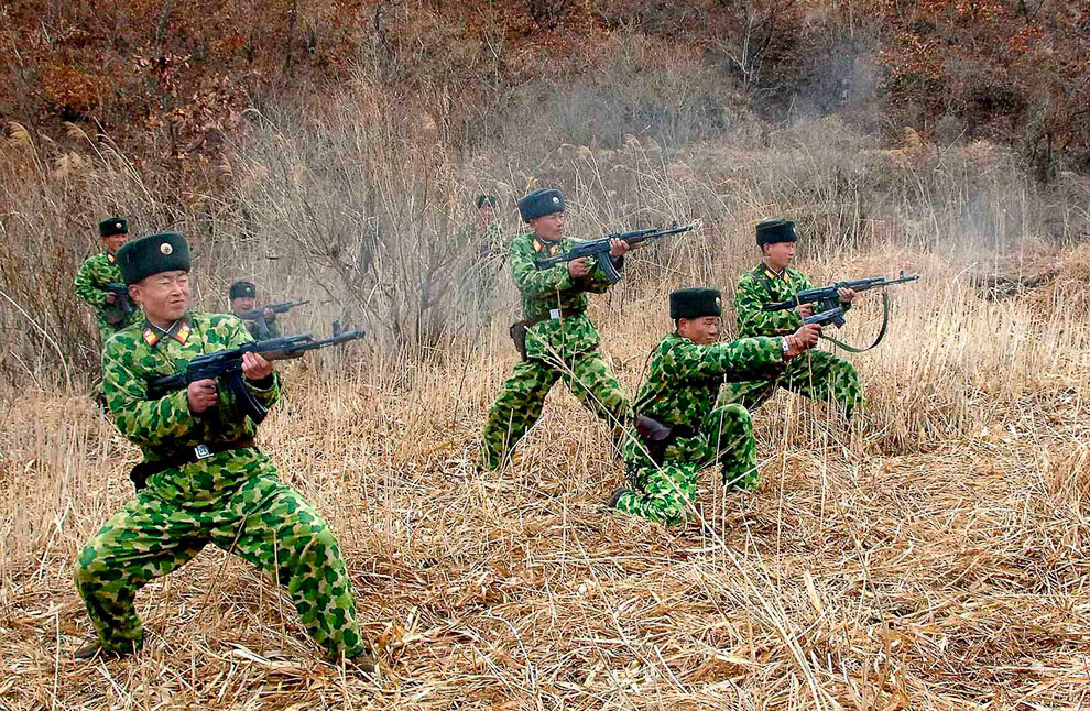 Северокорейские солдаты на учениях
