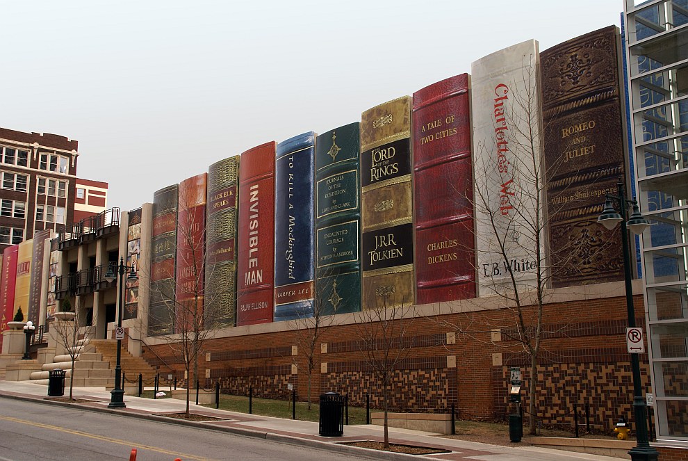 Фасад публичной библиотеки Канзаса (США)