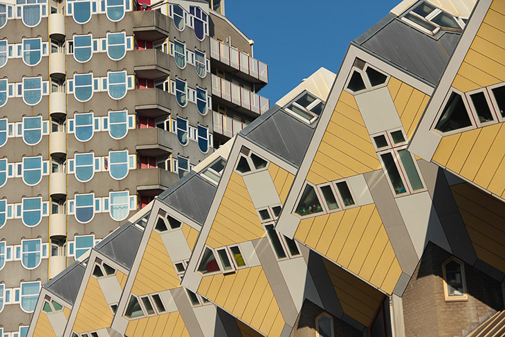 Вот уже почти 30 лет люди мучаются в кубических домах Пита Блома в голландском Роттердаме