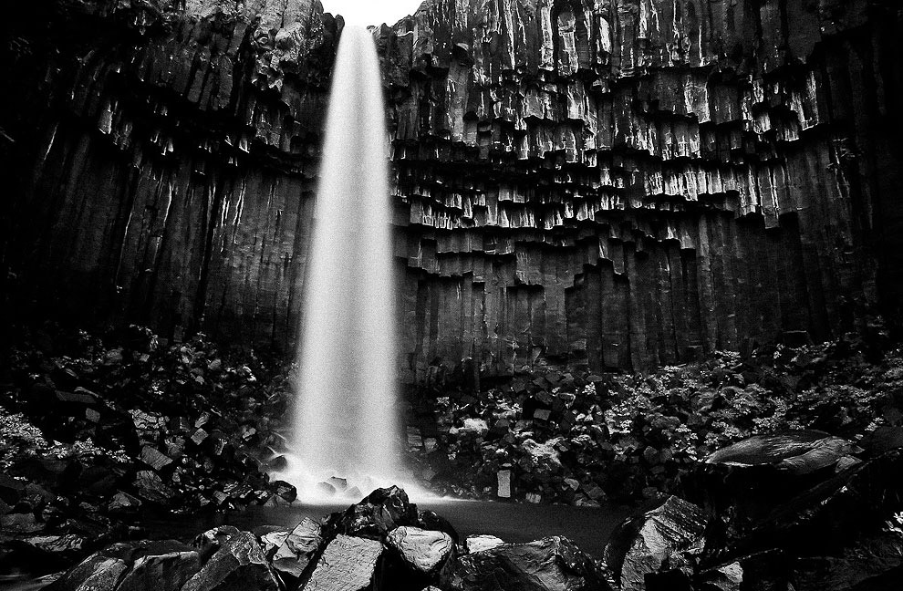 Черный водопад Свартифосс