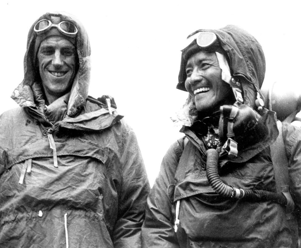Еще одна фотография первых людей, взошедших на Эверест в 1953 году