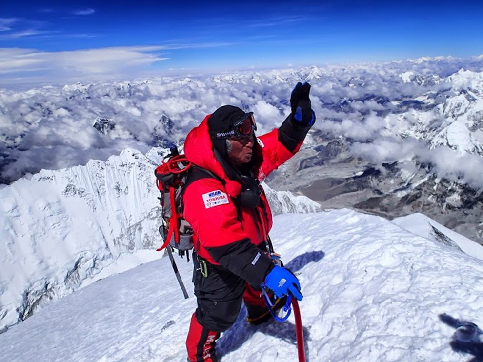 23 мая 2013 года 80-летний японец Юитиро Миура, завершив восхождение, стал самым пожилым, человеком, покорившим вершину Эвереста