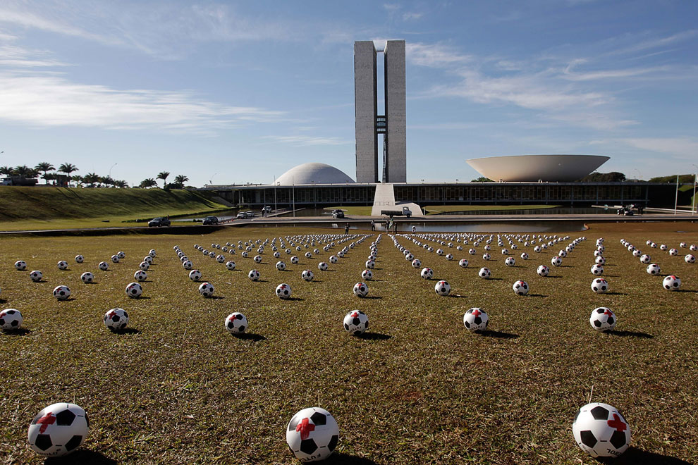 Бразилия протестует против расходов на проведение Чемпионата мира по футболу 2014 года