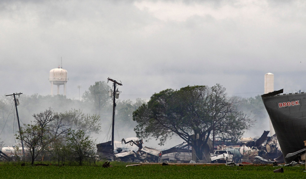 18 de abril de 2013 na cidade norte-americana de West Texas fábrica de fertilizantes foi uma enorme explosão