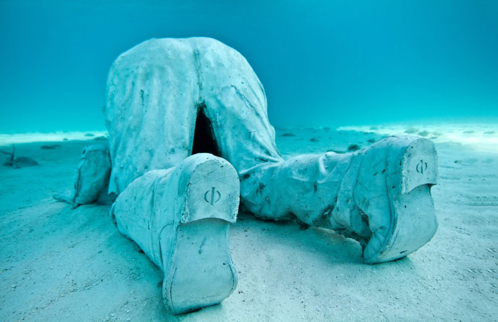 Скульптура банкира Джейсона Тейлора, является частью подводного мира в Национальном Водном Парке Канкуна