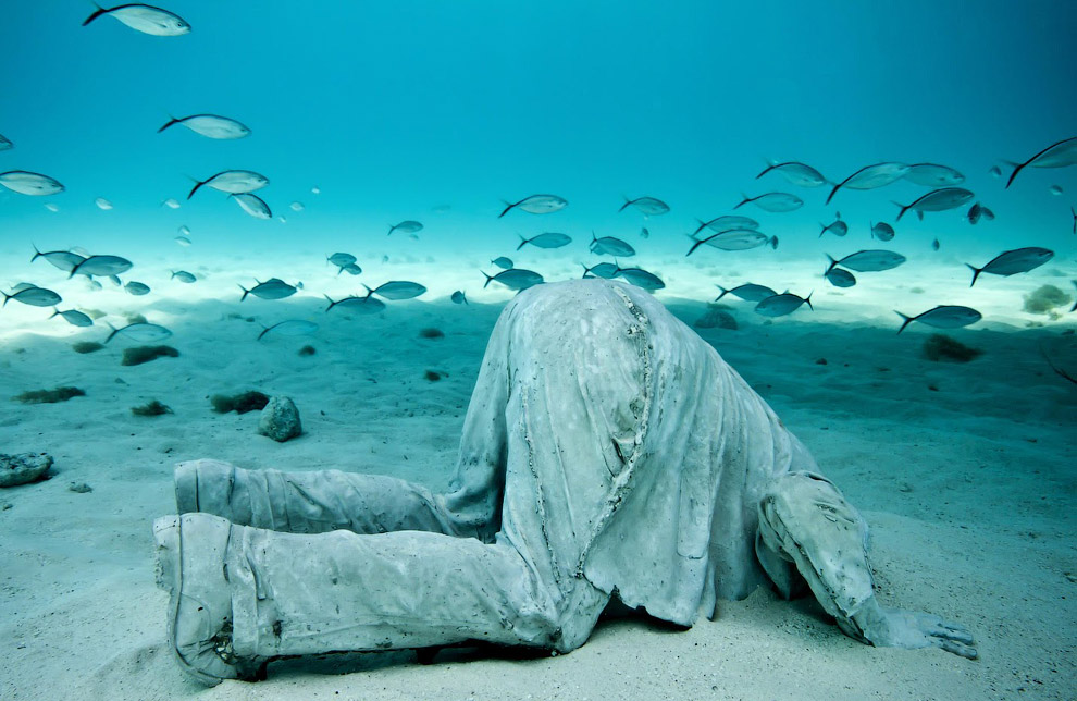 Скульптура банкира Джейсона Тейлора, является частью подводного мира в Национальном Водном Парке Канкуна
