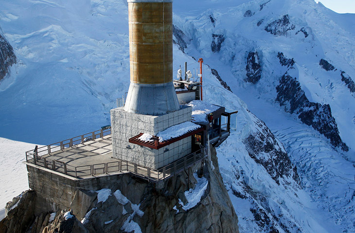 Смотровая площадка «Шаг в пустоту» находится на высоте 3 842 метров над уровнем моря и в 1 035 метрах от поверхности земли