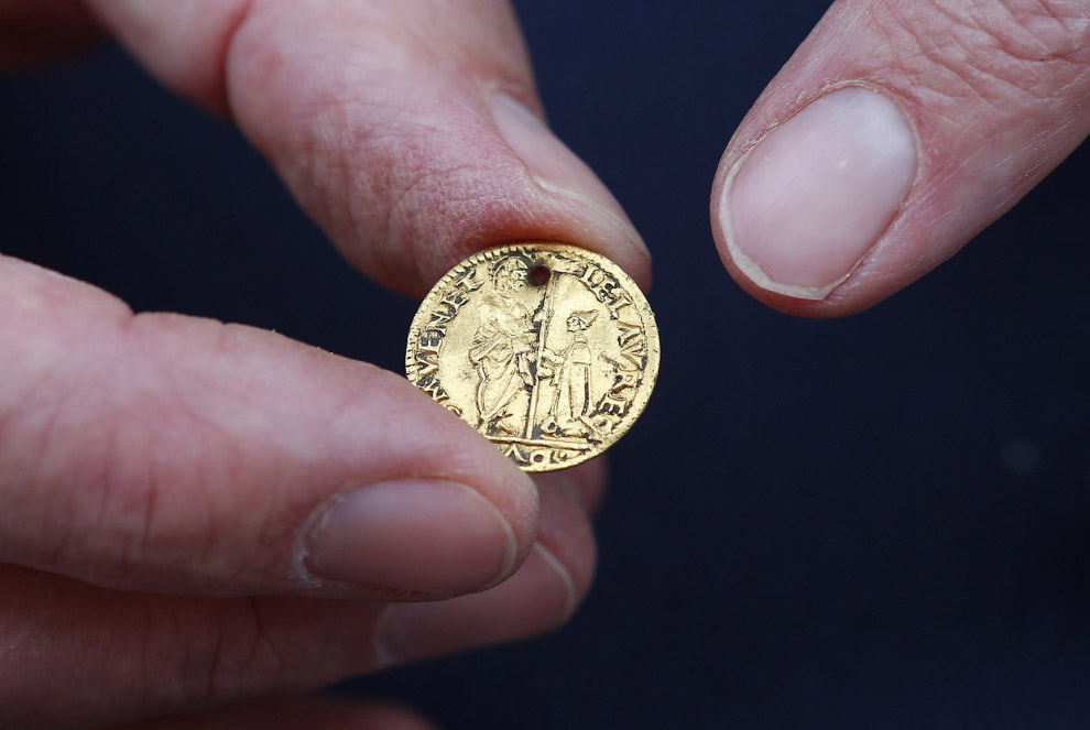 Очередная находка — венецианская золотая монета 16 века