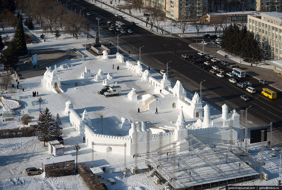 Ледовый городок на площади Ленина