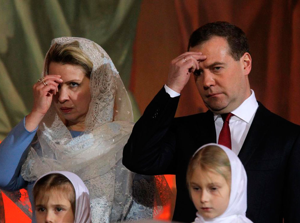 7 ноября премьер-министр России Дмитрий Медведев с женой прибыли в храм Христа Спасителя на Патриаршее Рождественское богослужение