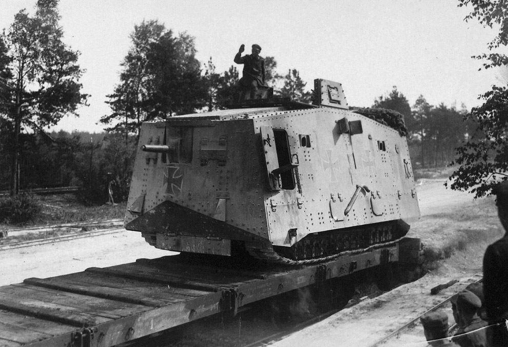 Немецкий тяжёлый танк A7V времён Первой мировой войны