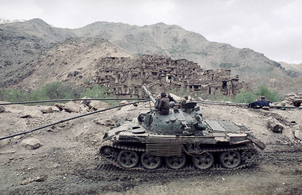 Деревня, уничтоженная в ходе боев между моджахедами и афганскими солдатами в Саланге, Афганистан