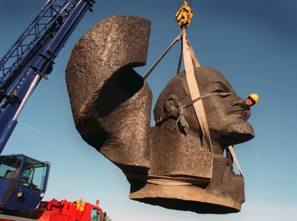 5-тонный бронзовый бюст Ленина прибыл на аукцион Сотбис