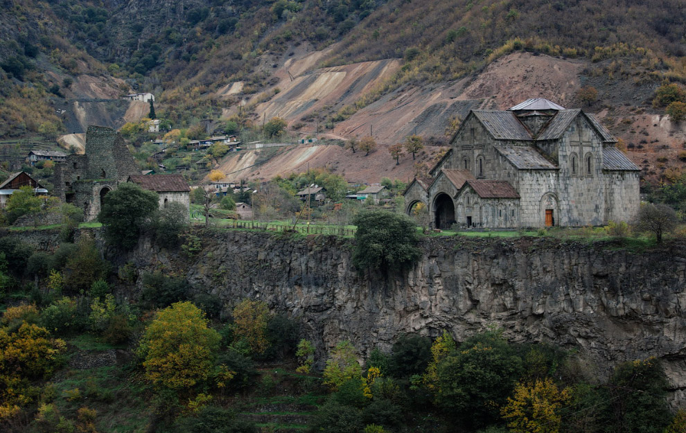 Монастырь и крепость Ахтала