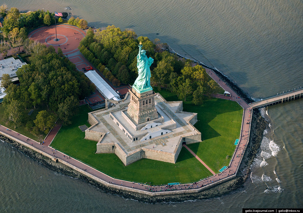   (Statue of Liberty)
