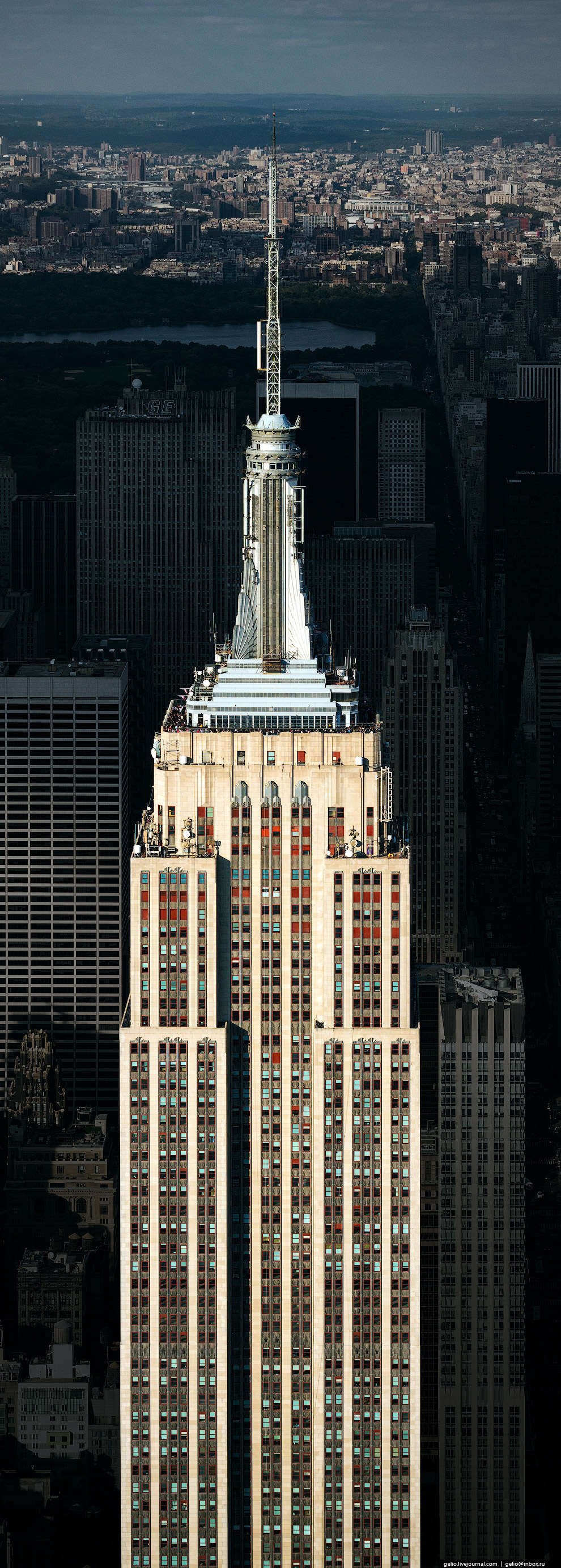    (Empire State Building)