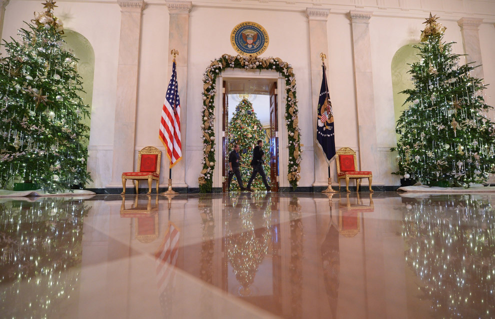 Новогодние елки в Голубой комнате Белого дома