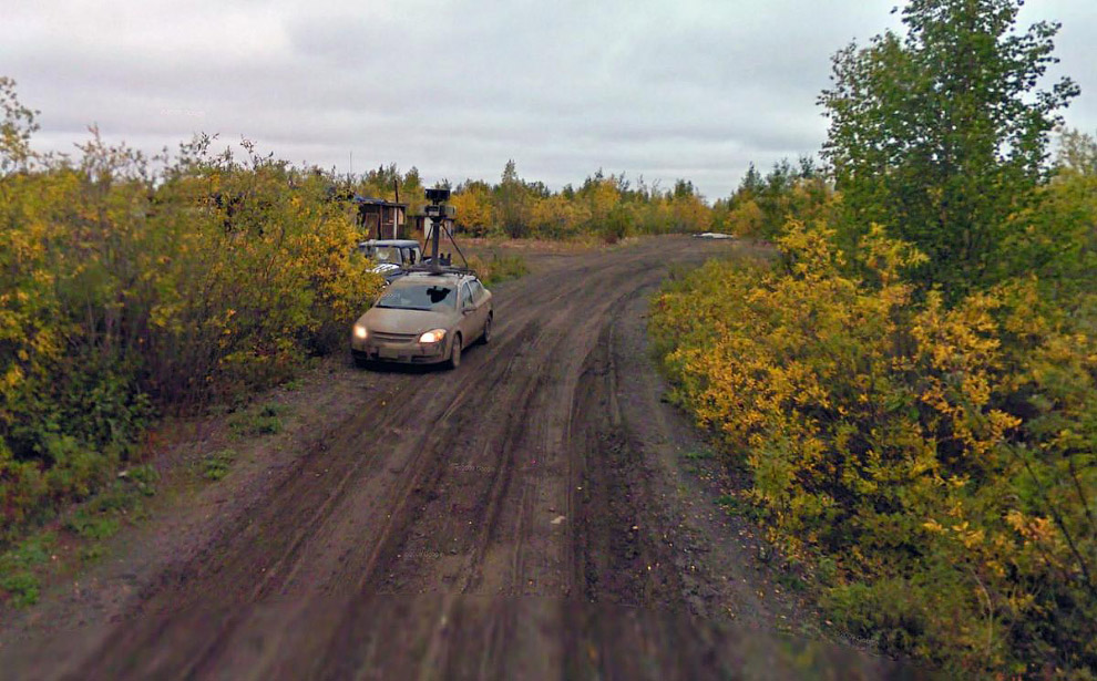 Автомобиль Google Street View заехал в тупик на северо-западе Канады