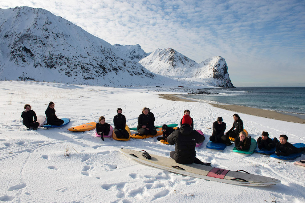 Инструктаж начинающих сёрферов на Лофотенских островах
