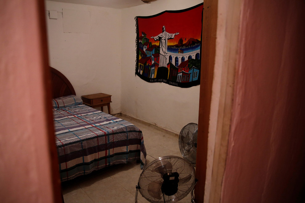 Номерок попроще в одном из хостелов в трущобах Рио