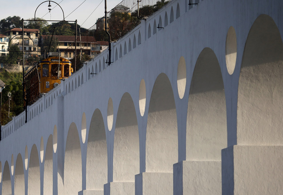 Трамвайчик на акведуке Кариока, бразильцы часто называют его Арка Лаппа