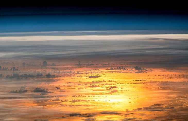 Так выглядит заход солнца с Международной космической станции
