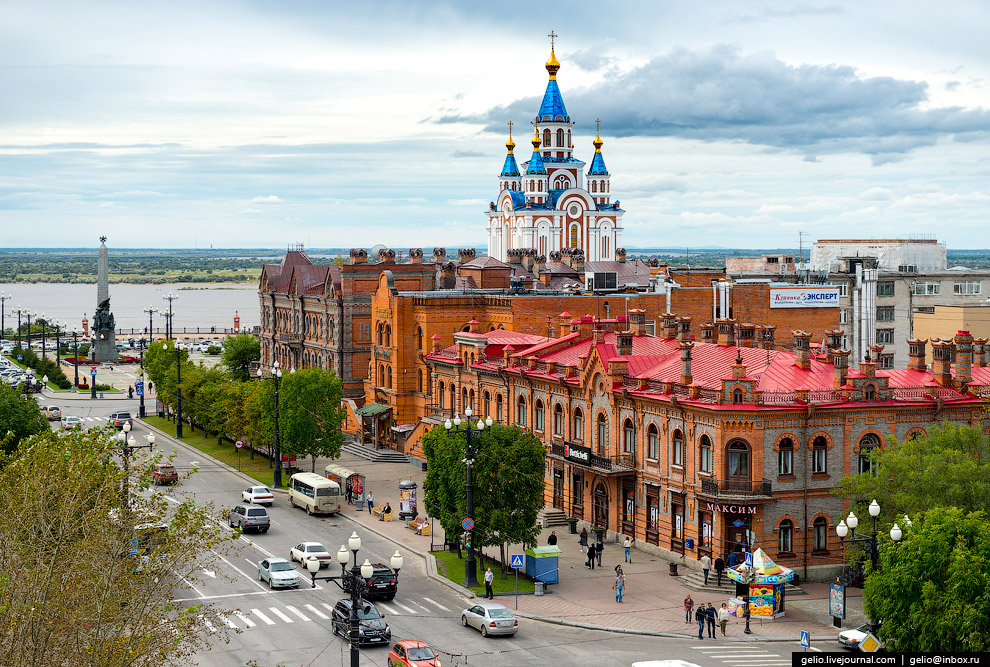 Комплекс исторических зданий на нечетной стороне в начале улицы Муравьёва-Амурского