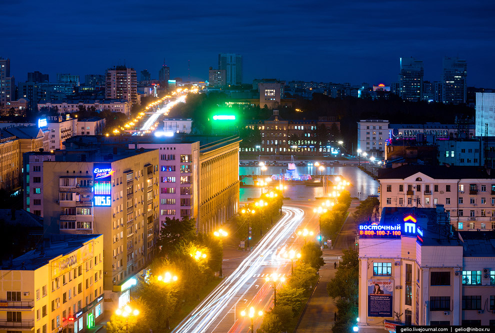 Улица Муравьёва-Амурского выходит на главную площадь Хабаровска – площадь Ленина.