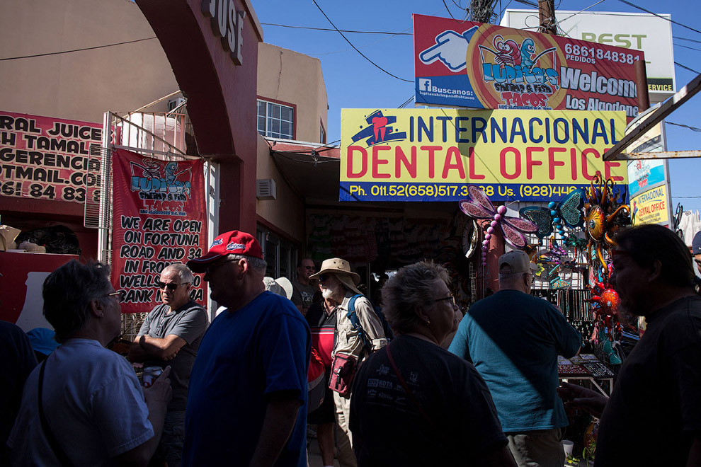 Американцы и стоматология в мексиканском городке Лос-Альгодонес