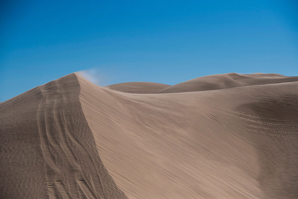 Песчаные дюны вблизи границы в Калифорнии