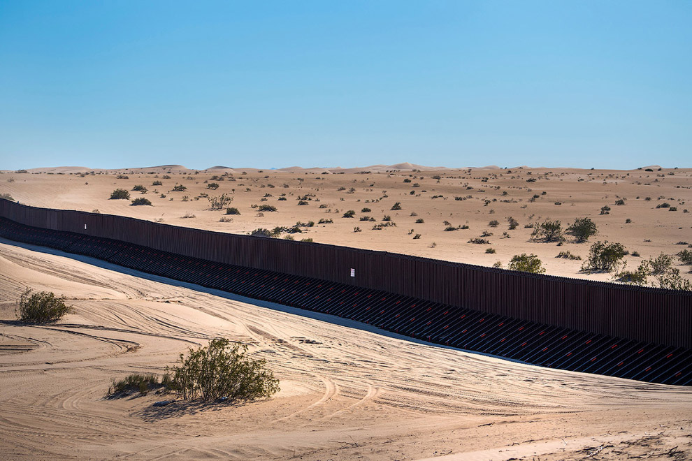 Стена на границе с Мексикой в Калифорнии