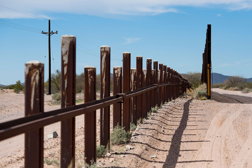 Несложное пограничное ограждение, штат Аризона