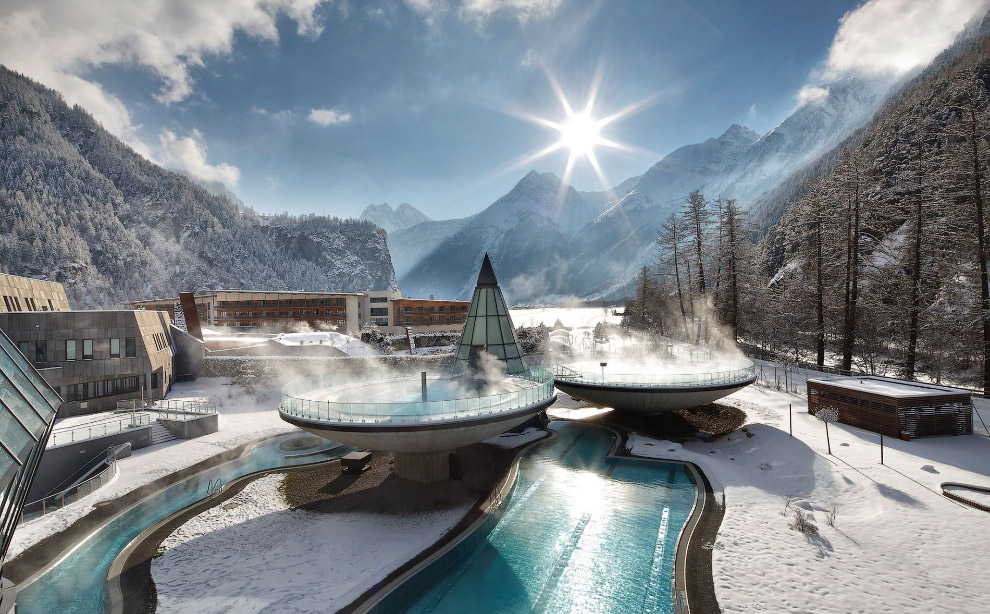 Совершенно футуристический курорт Aqua Dome в австрии с горячими бассейнами и потрясающими видами