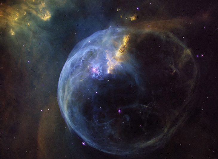 Лучшие снимки телескопа Хаббл за 2017 год
